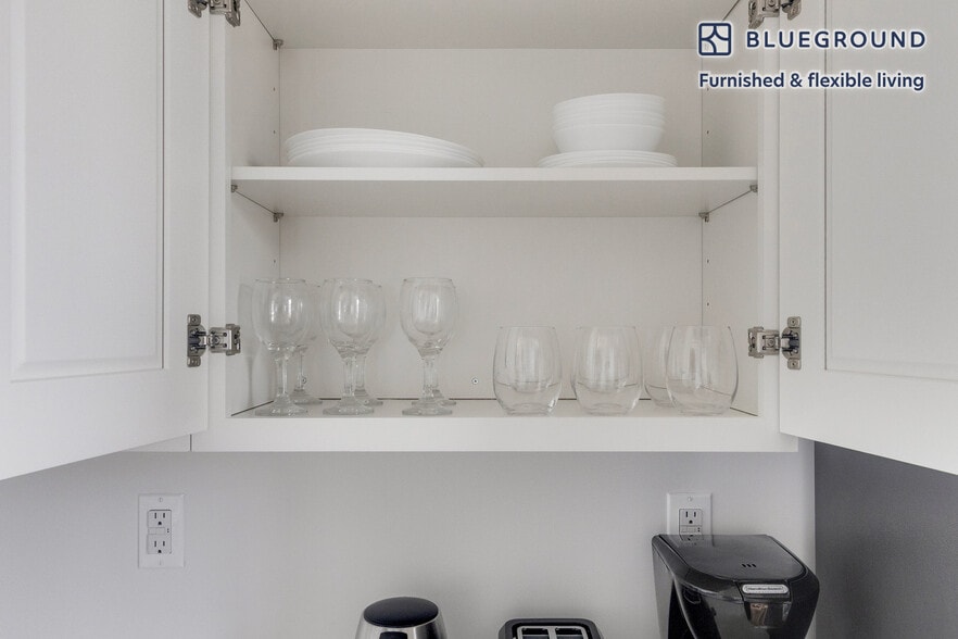 Building Photo - 45 W 81st St