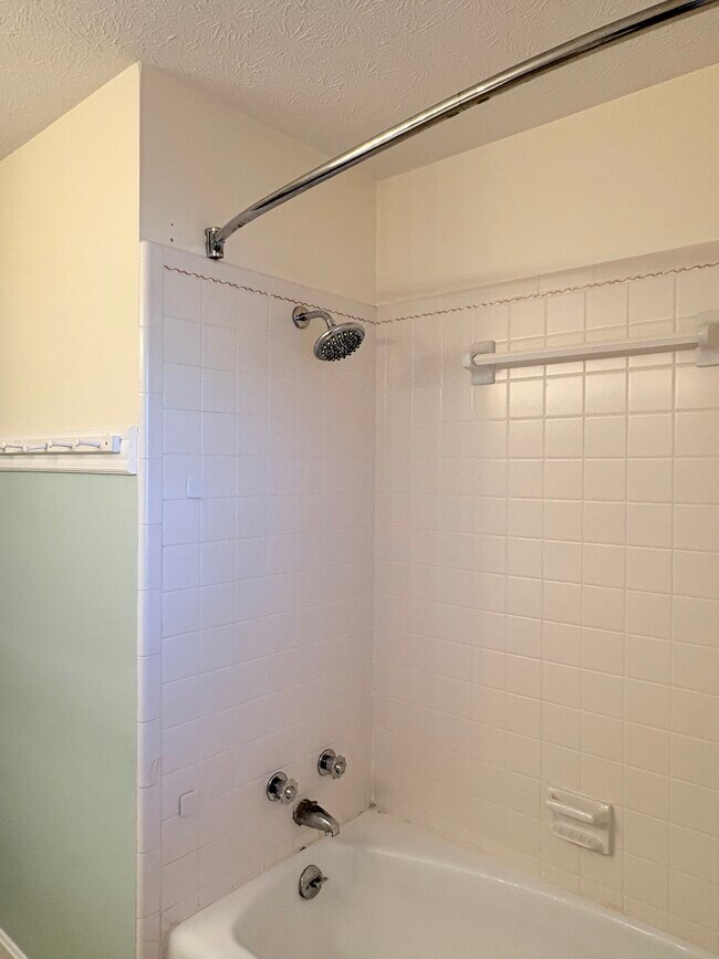 Building Photo - 11 Hightower Ct