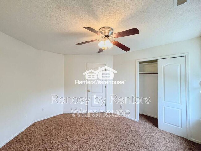 Building Photo - 601 Whisper Walk