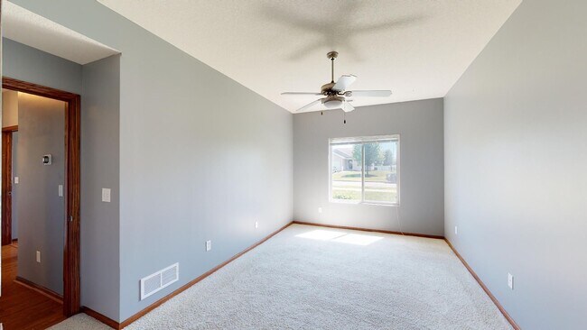 Building Photo - Fantastic condo in Ankeny-6mo Lease Option
