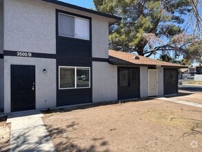 Building Photo - 2 BED 2 BATH TOWNHOME NEAR THE I-15 AND CH...