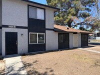 Building Photo - 2 BED 2 BATH TOWNHOME NEAR THE I-15 AND CH...