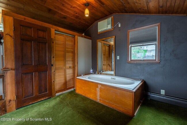 Building Photo - 120 Evergreen Ln