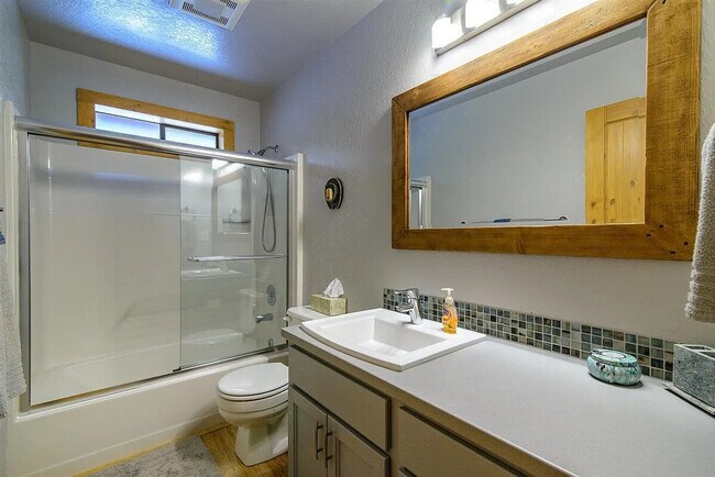 Building Photo - 14745 Davos Dr