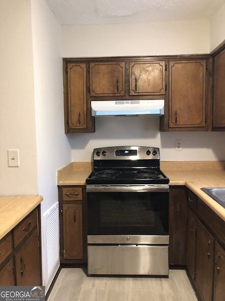 Building Photo - 5980 Sherwood Pl