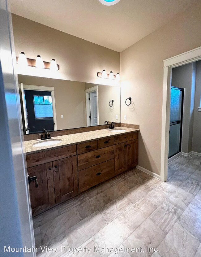 Building Photo - 3 br, 3 bath House - 2895 SW Yew Park Lane