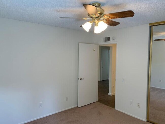 Building Photo - A beautiful Del Mar model for lease in Leisure Village