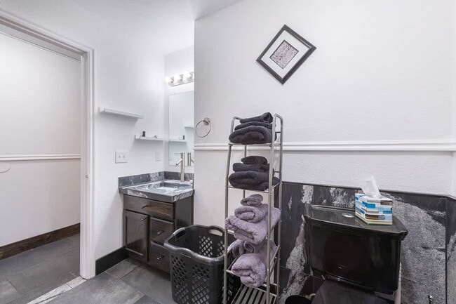 Building Photo - Carriage House Furnished Condo Available Now