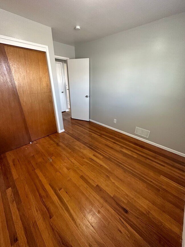 Building Photo - 4650 S