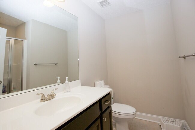 Building Photo - "Large 3-Bedroom plus BONUS Retreat with S...