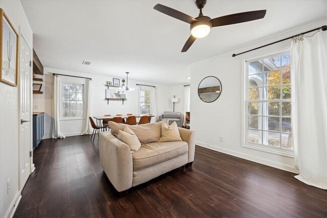 Building Photo - 604 Pressler St