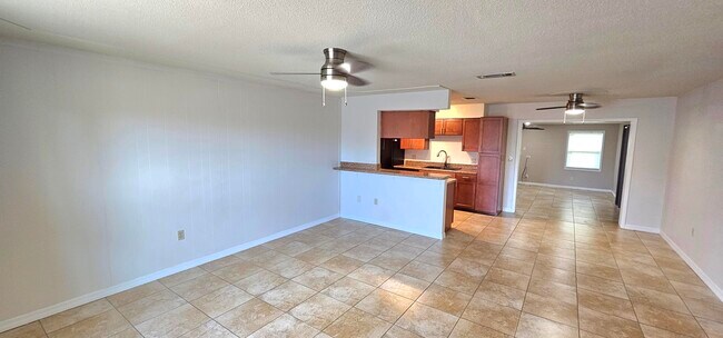Building Photo - 1380 Floral Ln