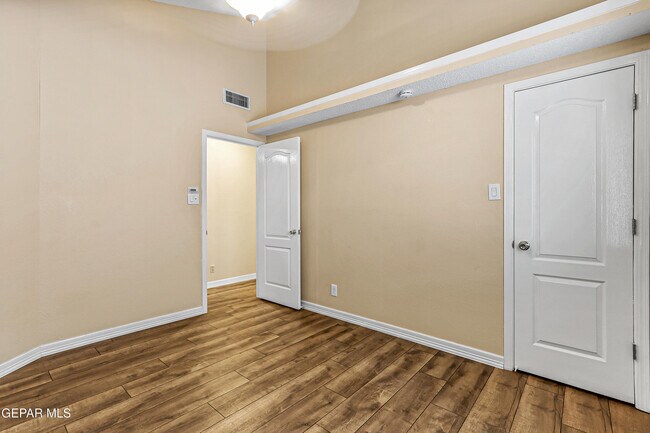 Building Photo - 7229 Golden Hawk Dr