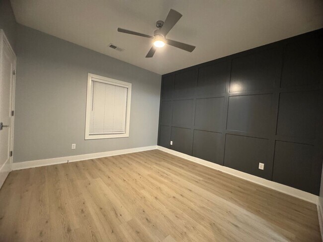 Building Photo - 1/2 OFF SECURITY DEPOSIT!!  2 Bedroom 2 bath Townhome in East Moline