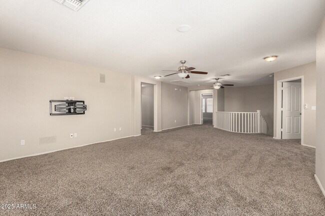 Building Photo - 4122 E Palm Beach Dr