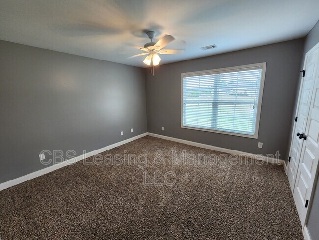 Building Photo - 15 Veterans Ct