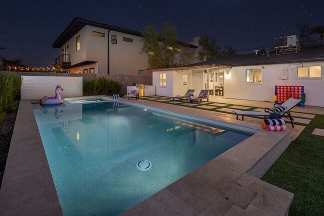 Building Photo - COMING SOON! Fully Furnished 3 Bedroom 3 Bathroom Home in Old Town Scottsdale