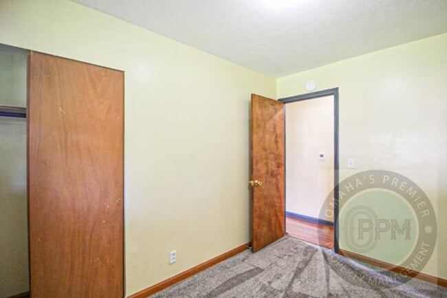 Building Photo - 3 Bedroom / 1 Bath Home Minutes from Hartm...