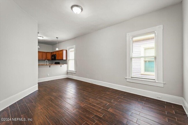 Building Photo - 1950 Redell St