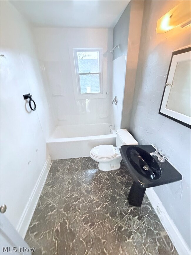 Building Photo - 14011 Glendale Ave