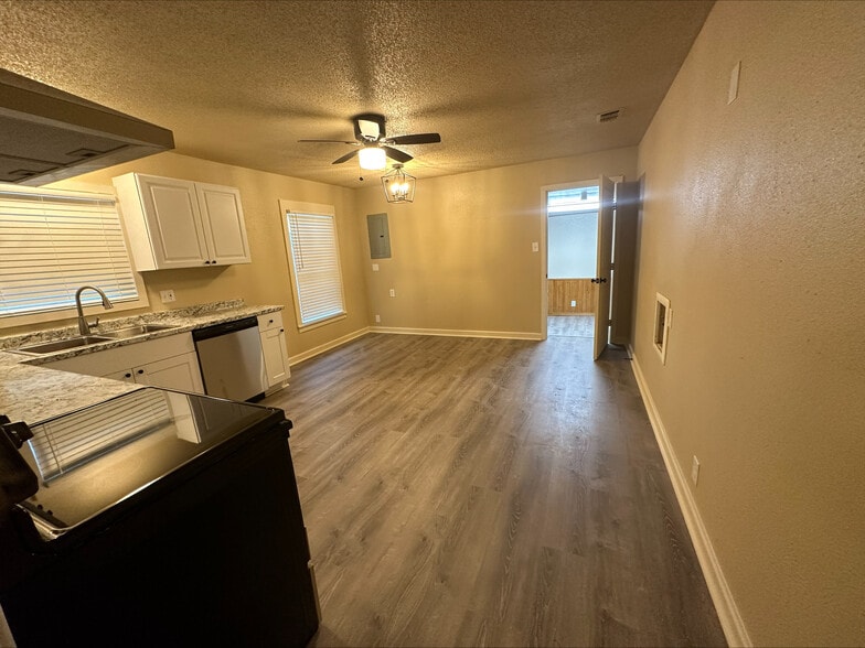 Large Kitchen and Dining Room - 2626 W Johnson St