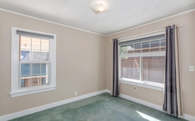 Building Photo - 3258 NE 78th Ave
