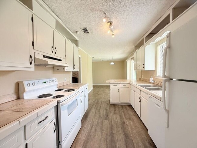 Building Photo - 4237 Queens Ct