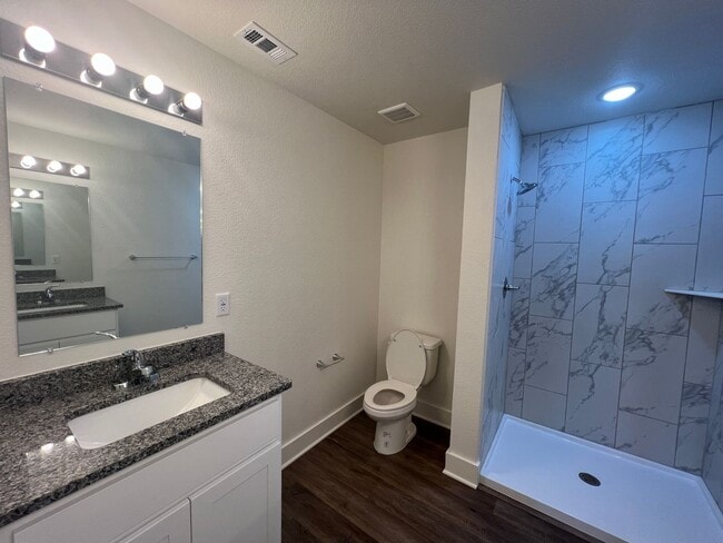 Building Photo - Move in ready!! Newly constructed Belton townhomes!
