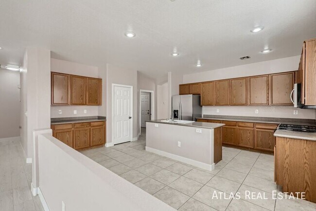 Building Photo - 4609 N Sergeant Ct