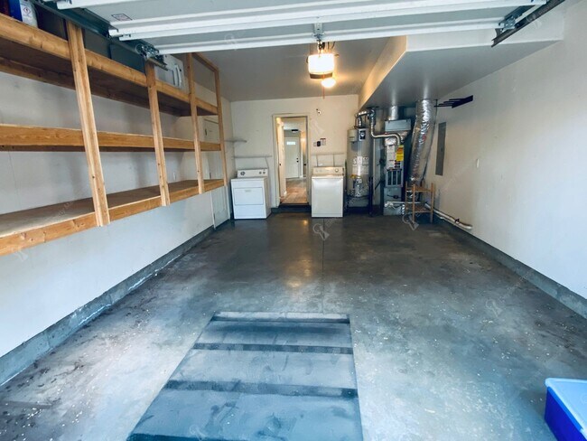 Building Photo - Desirable Modern & Charming Westside 2BR -...