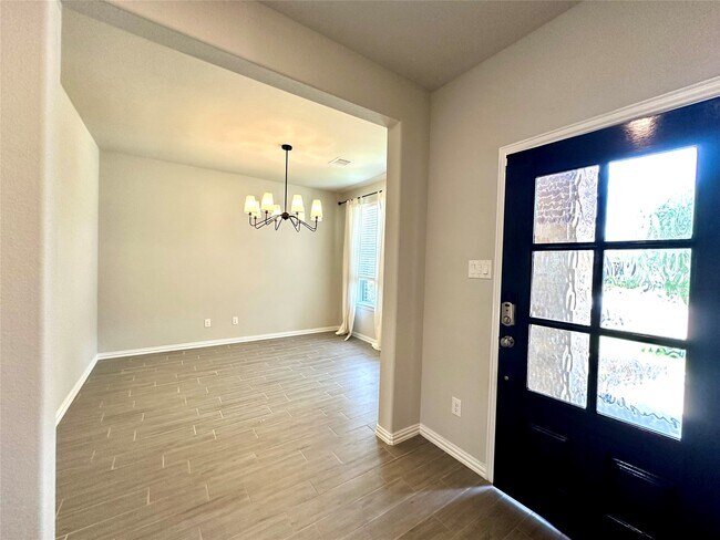 Building Photo - 8319 Divot Trce