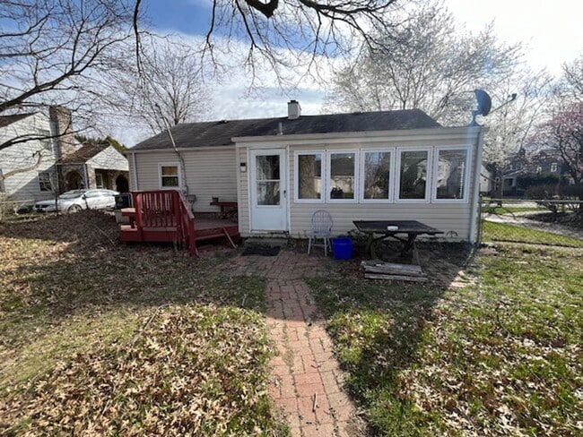 Building Photo - 2 bed 2 bath Single Family Home in Bexley w/ Bonus Rooms