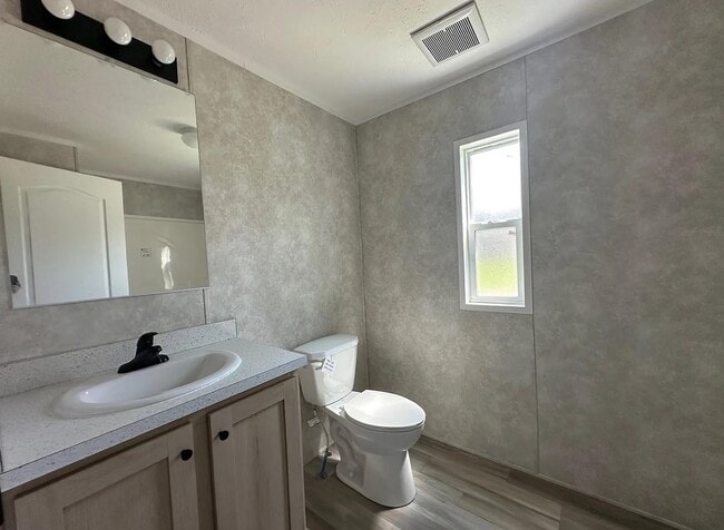 Building Photo - 2510 Sheridan Rd