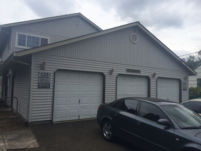 Building Photo - 10420 NE Glisan St