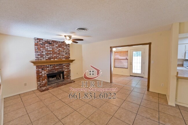 Building Photo - SW-Bakersfield. 3bed/2bath