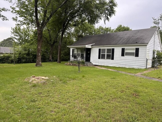 Building Photo - 2605 Albert Pike Rd