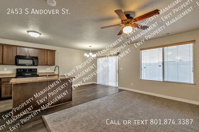 Building Photo - 2453 Andover St