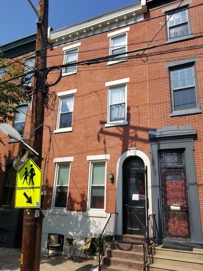 Building Photo - 960 N 5th St
