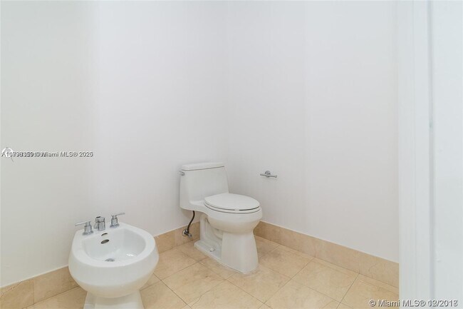 Building Photo - 18101 Collins Ave