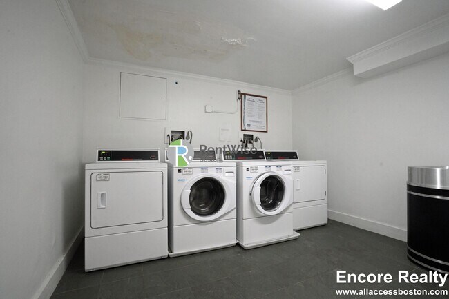 Building Photo - 15 N Beacon St