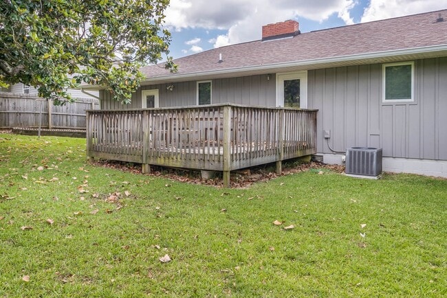 Building Photo - Fall '24 - Close to campus - 3 bed/2 bath ...