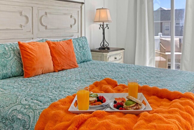 Building Photo - 4456 Luke Ave