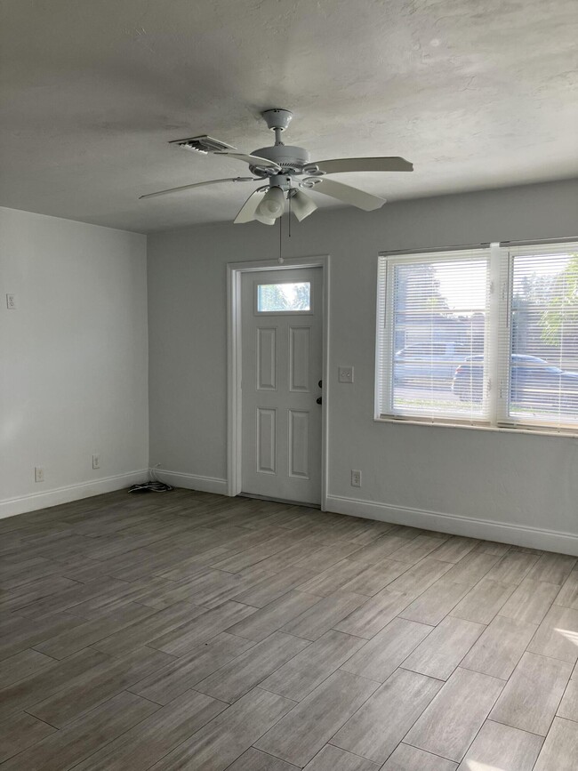 Building Photo - 949 30th St