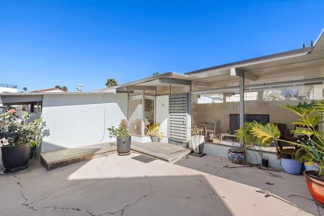 Building Photo - 139 W Canada