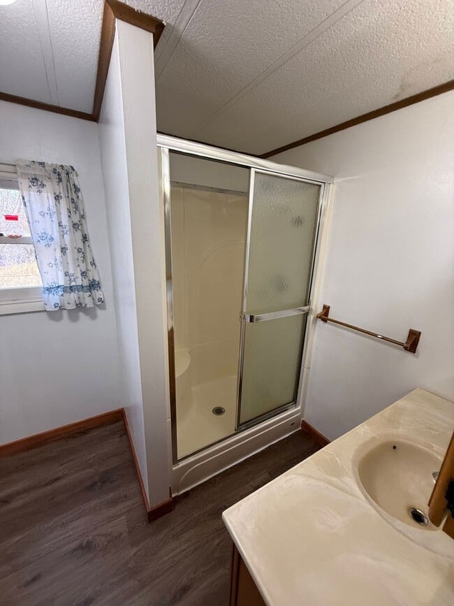 Building Photo - 4 Bed 2 Bath Home with 2 Car Garage, Large Private Fenced Yard. Lander, WY