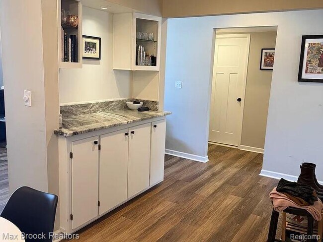 Building Photo - 42556 Plymouth Hollow Dr