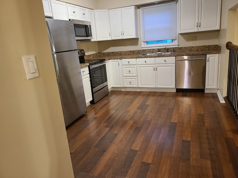 Building Photo - 6604 Birchline Blvd