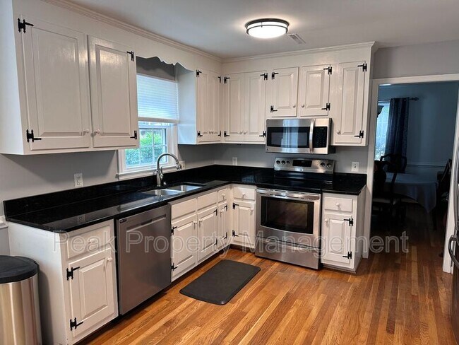 Building Photo - 1825 Red Queen Ct