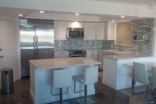 Building Photo - 1351 NE Miami Gardens Dr