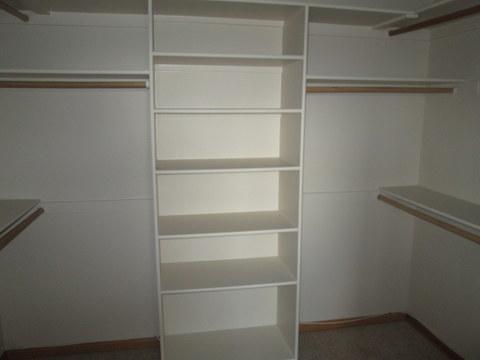 Building Photo - Large 4 Bedroom House in La Cueva District